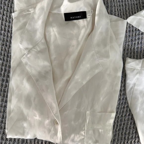 Natori Decadence Cream Pajamas Set with robe - Picture 3 of 10